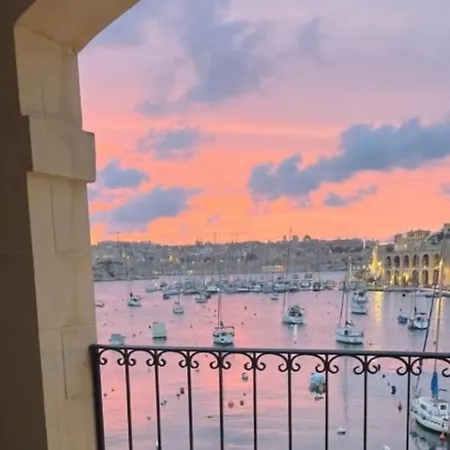 Bed & Breakfast Front Row Malta - Grand Harbour With Iconic Valletta Views