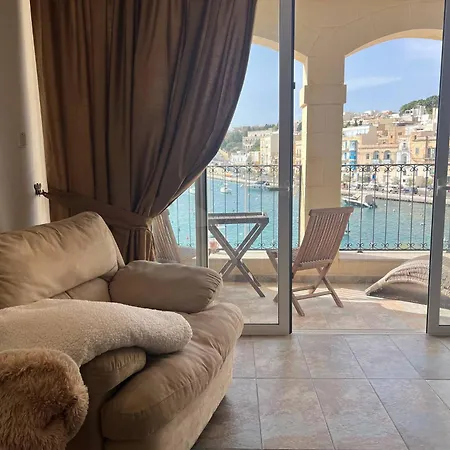 B&B Front Row Malta - Grand Harbour With Iconic Valletta Views 4*