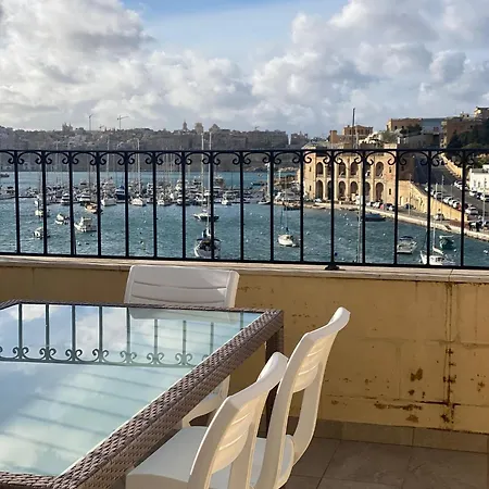 Front Row Malta - Grand Harbour With Iconic Valletta Views ベッド・アンド・ブレックファスト Kalkara