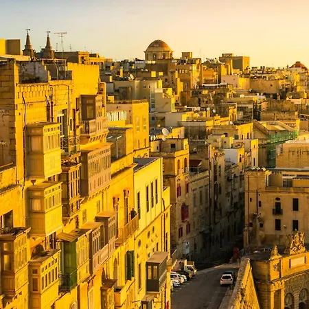 Front Row Malta - Waterfront Grand Harbour With Iconic Valletta Views