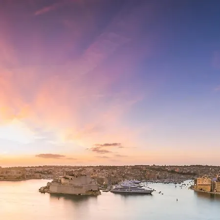Front Row Malta - Grand Harbour With Iconic Valletta Views Bed and Breakfast 4*