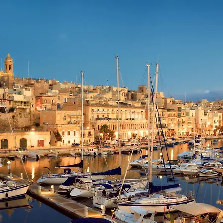 B&B Front Row Malta - Grand Harbour With Iconic Valletta Views 4*
