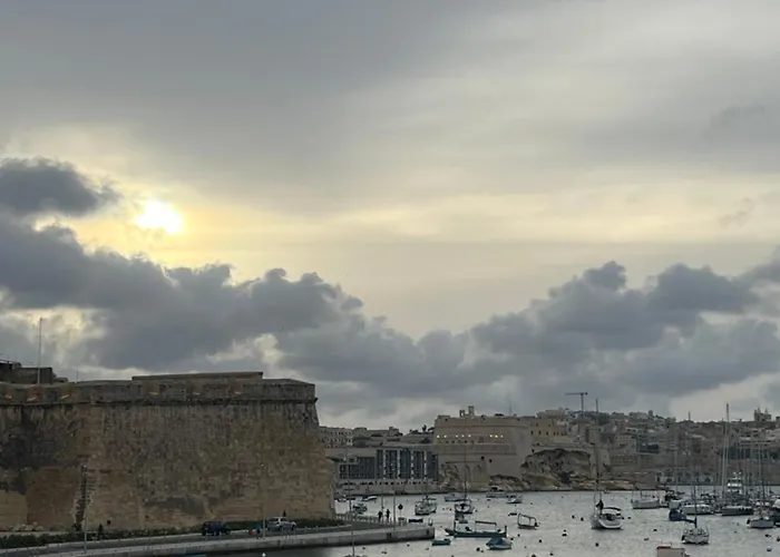 Front Row Malta - Your Grand Harbour With Rooftop Terrace & Views Of Valletta 4*