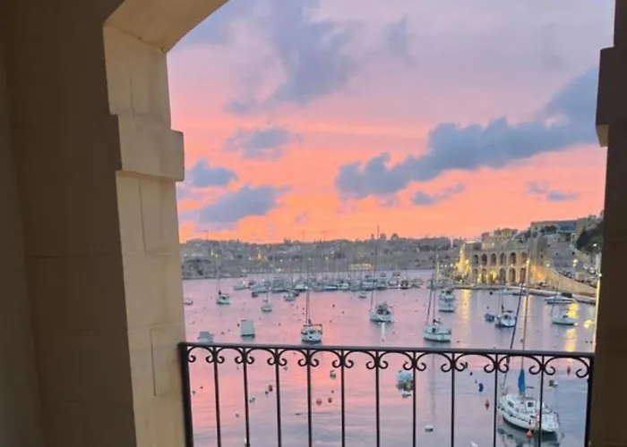 Bed and Breakfast Front Row Malta - Grand Harbour With Iconic Valletta Views