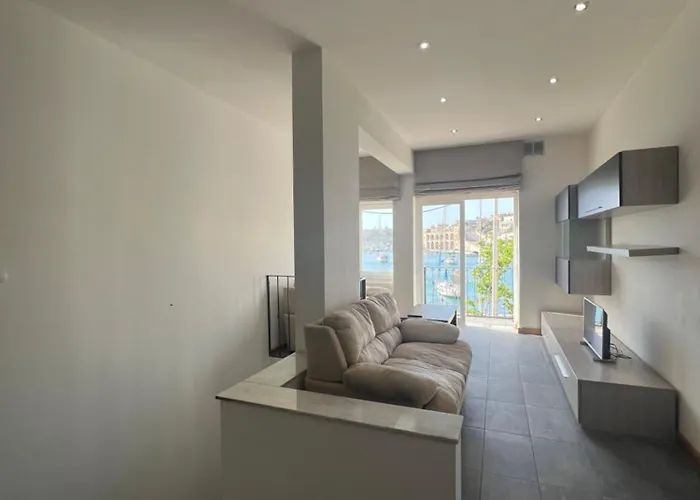 Front Row Malta - Grand Harbour With Iconic Valletta Views Bed and Breakfast 4*