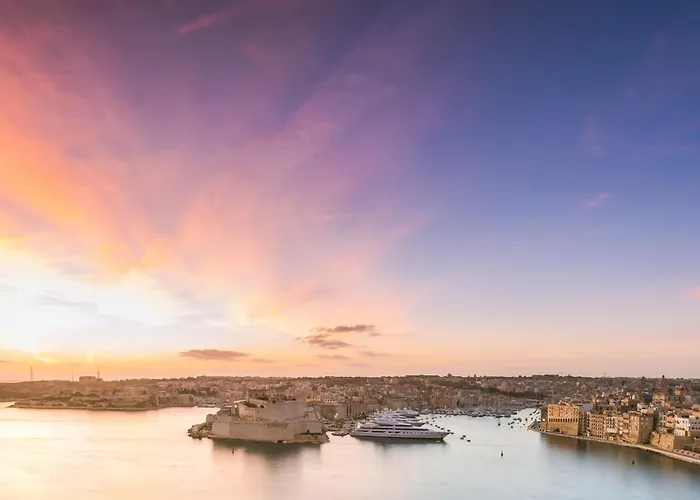 Front Row Malta - Grand Harbour With Iconic Valletta Views Bed and Breakfast 4*